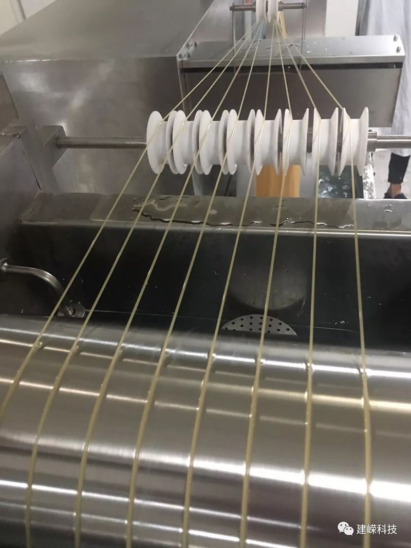 客戶現(xiàn)場紡絲驗收，開機紡絲一氣呵成